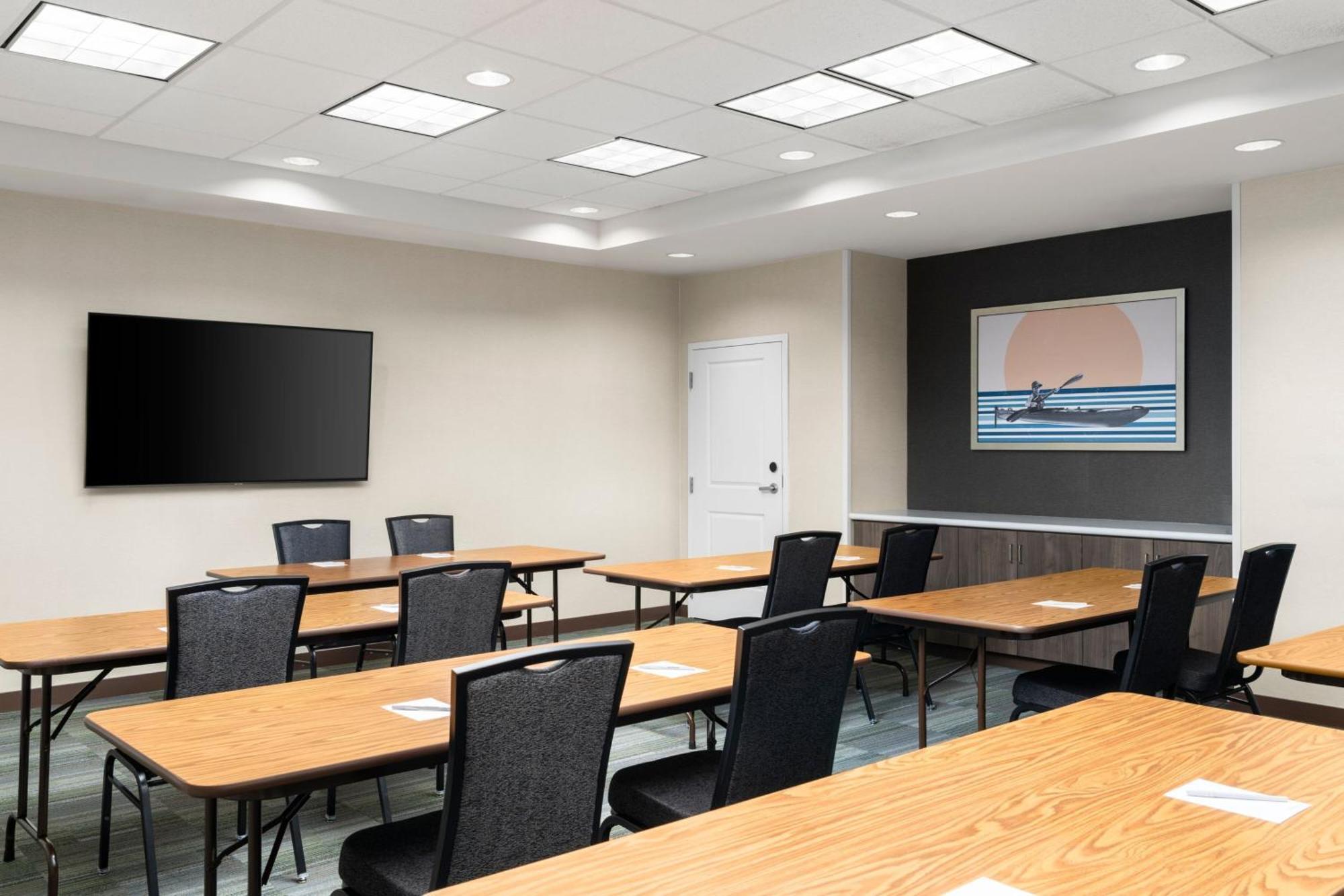 By Marriott Milwaukee West 3* Wauwatosa