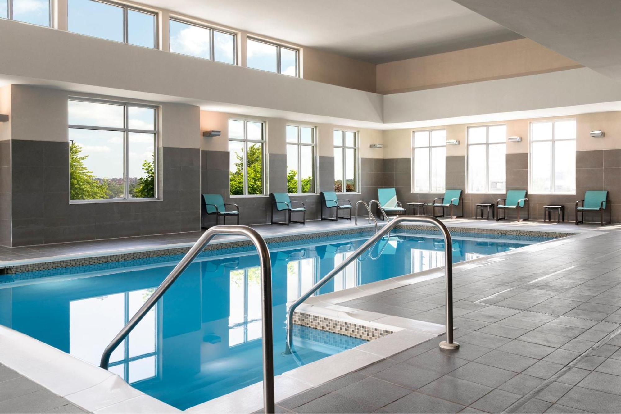 By Marriott Milwaukee West Hotel 3*