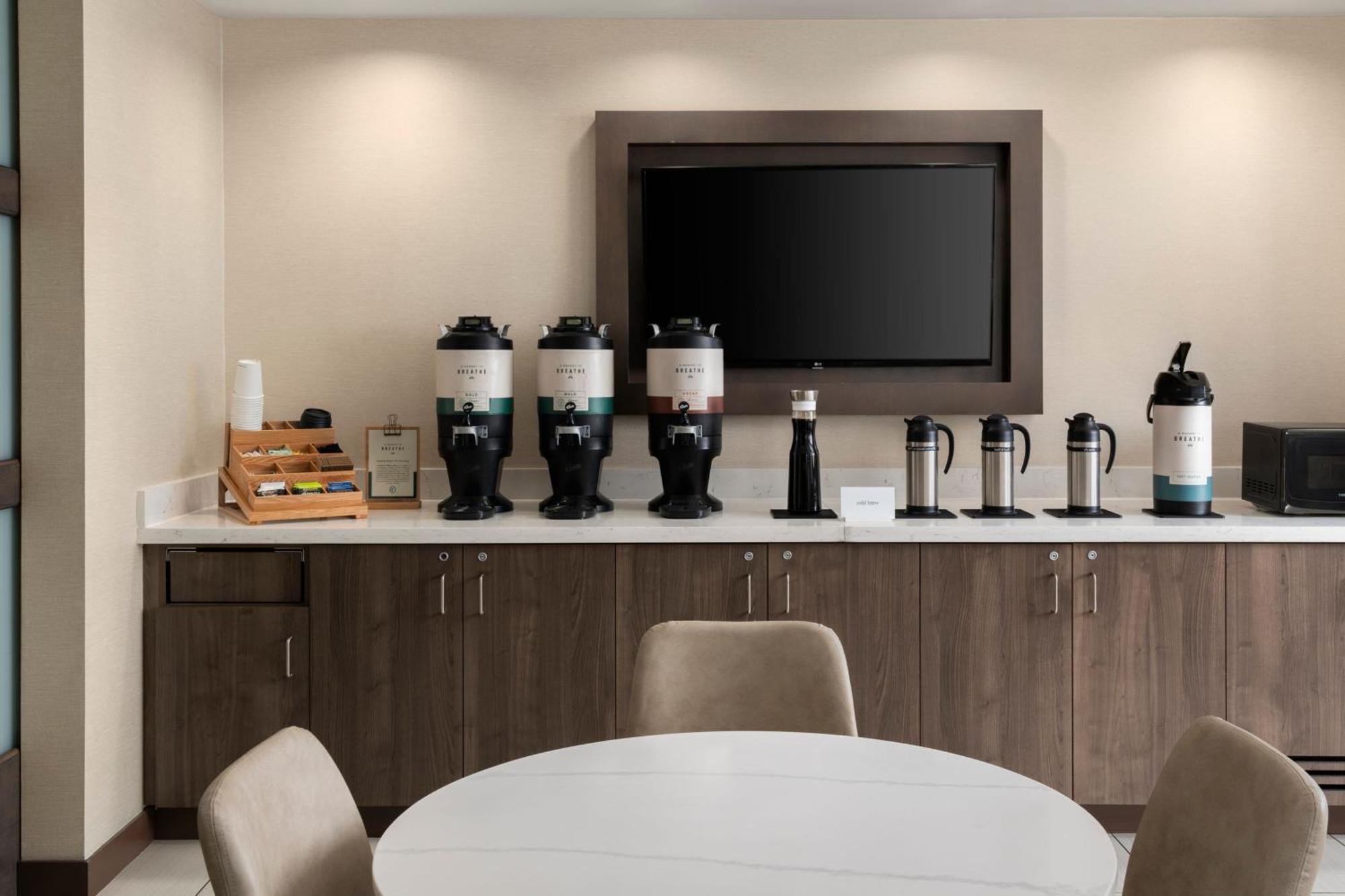 Hotel By Marriott Milwaukee West 3*