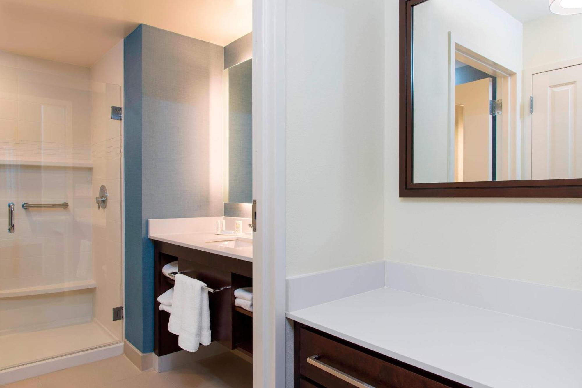 By Marriott Milwaukee West Hotel Wauwatosa