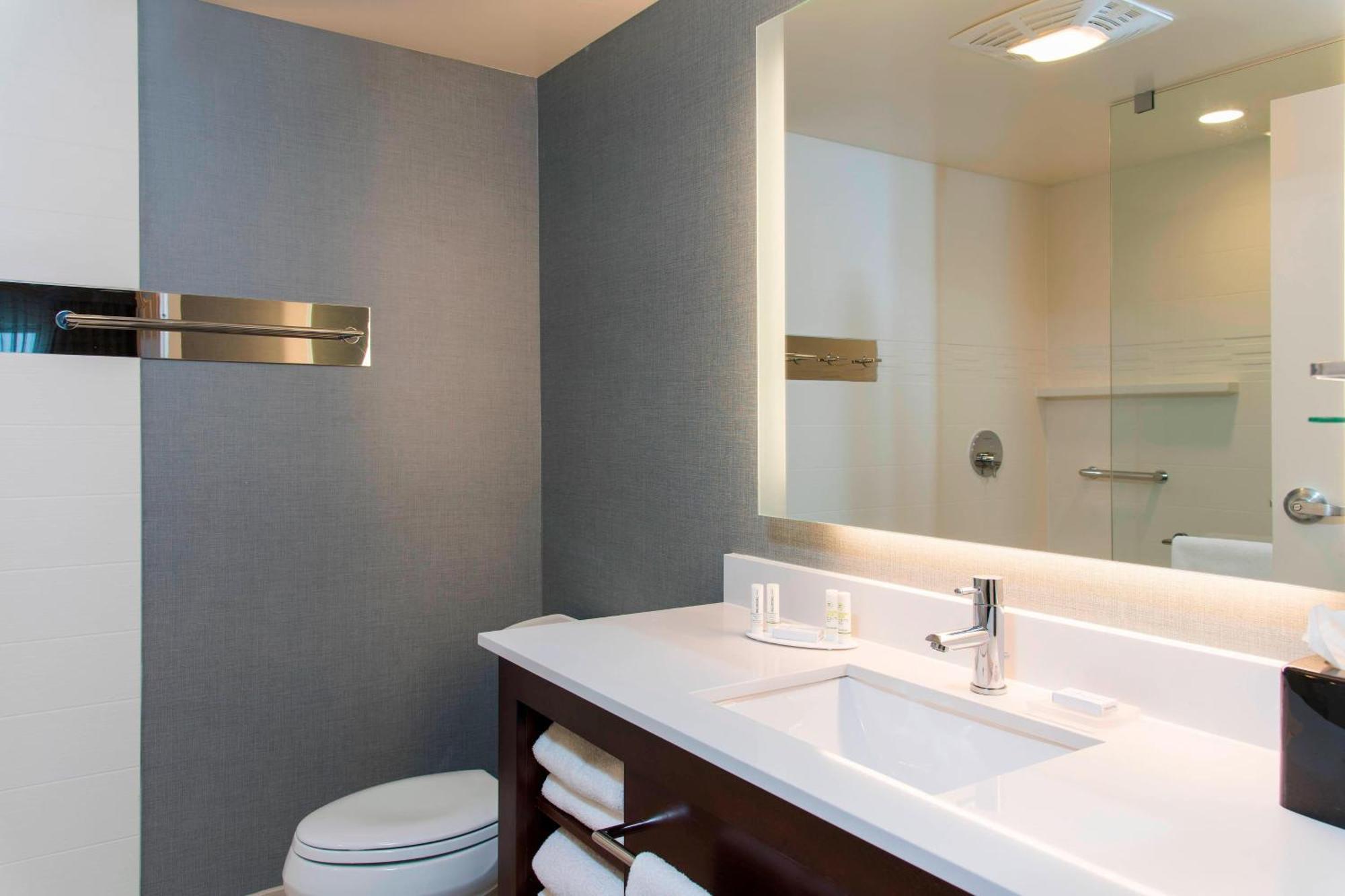 By Marriott Milwaukee West Wauwatosa