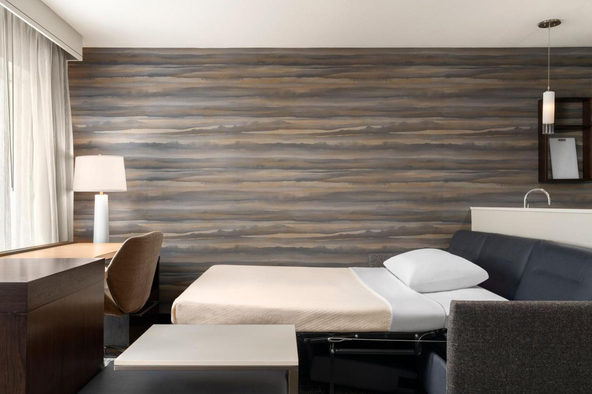By Marriott Milwaukee West Hotel 3*