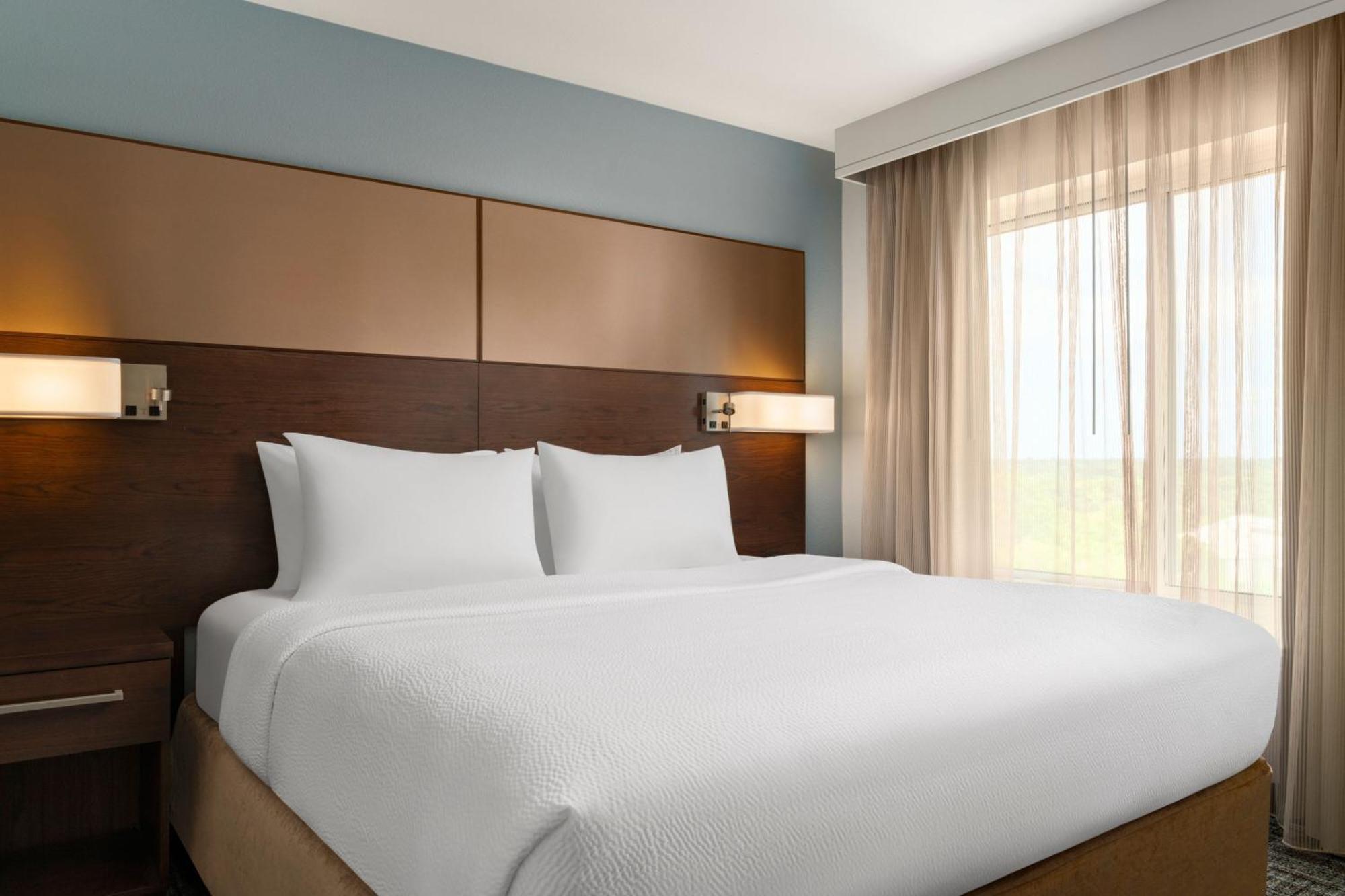 Hotel By Marriott Milwaukee West