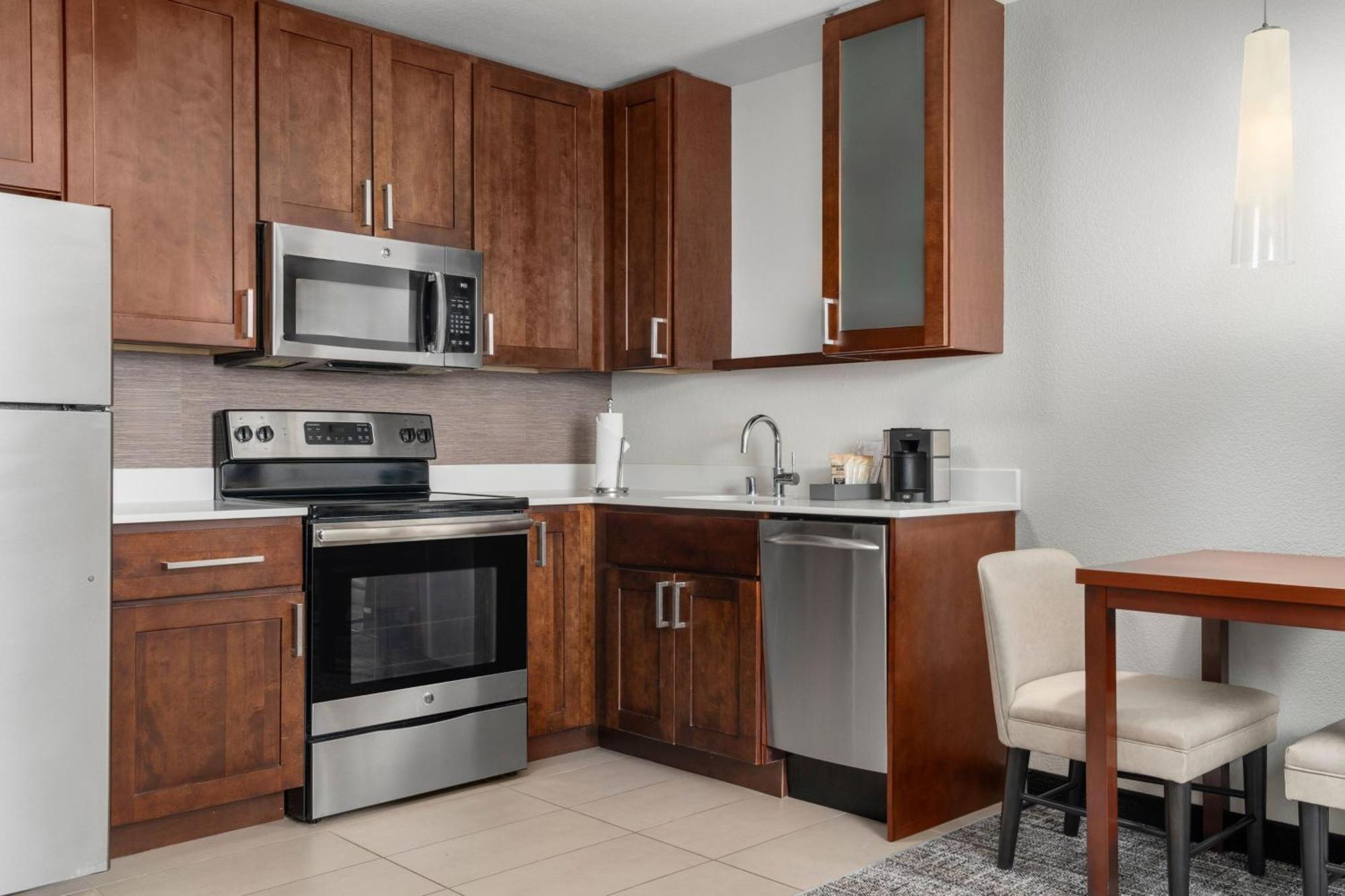 By Marriott Milwaukee West Hotel Wauwatosa