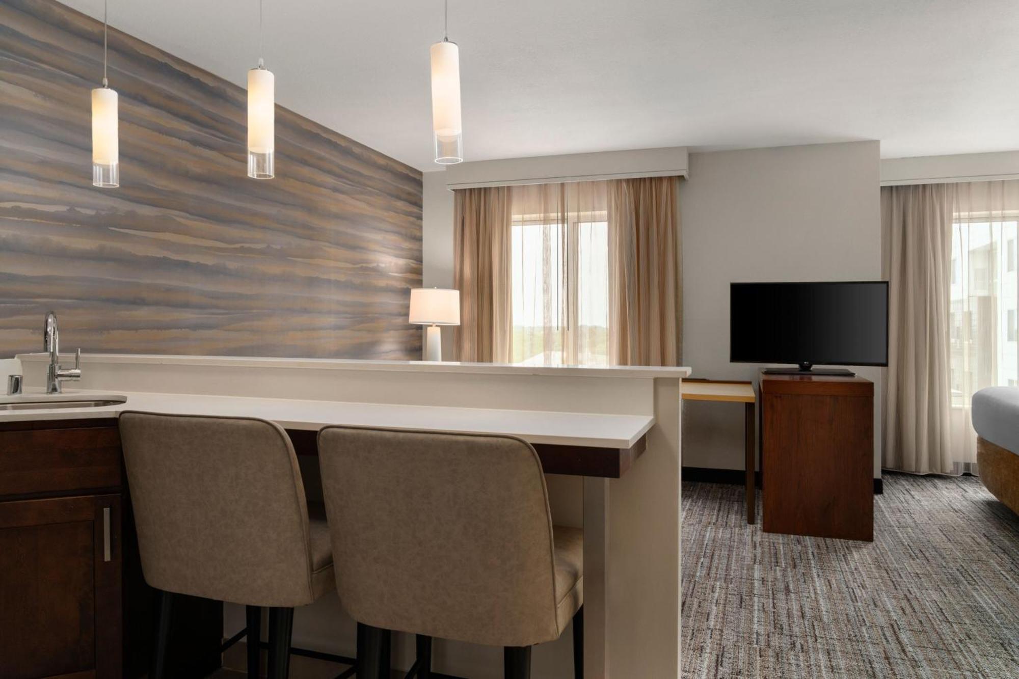 Hotel By Marriott Milwaukee West Wauwatosa