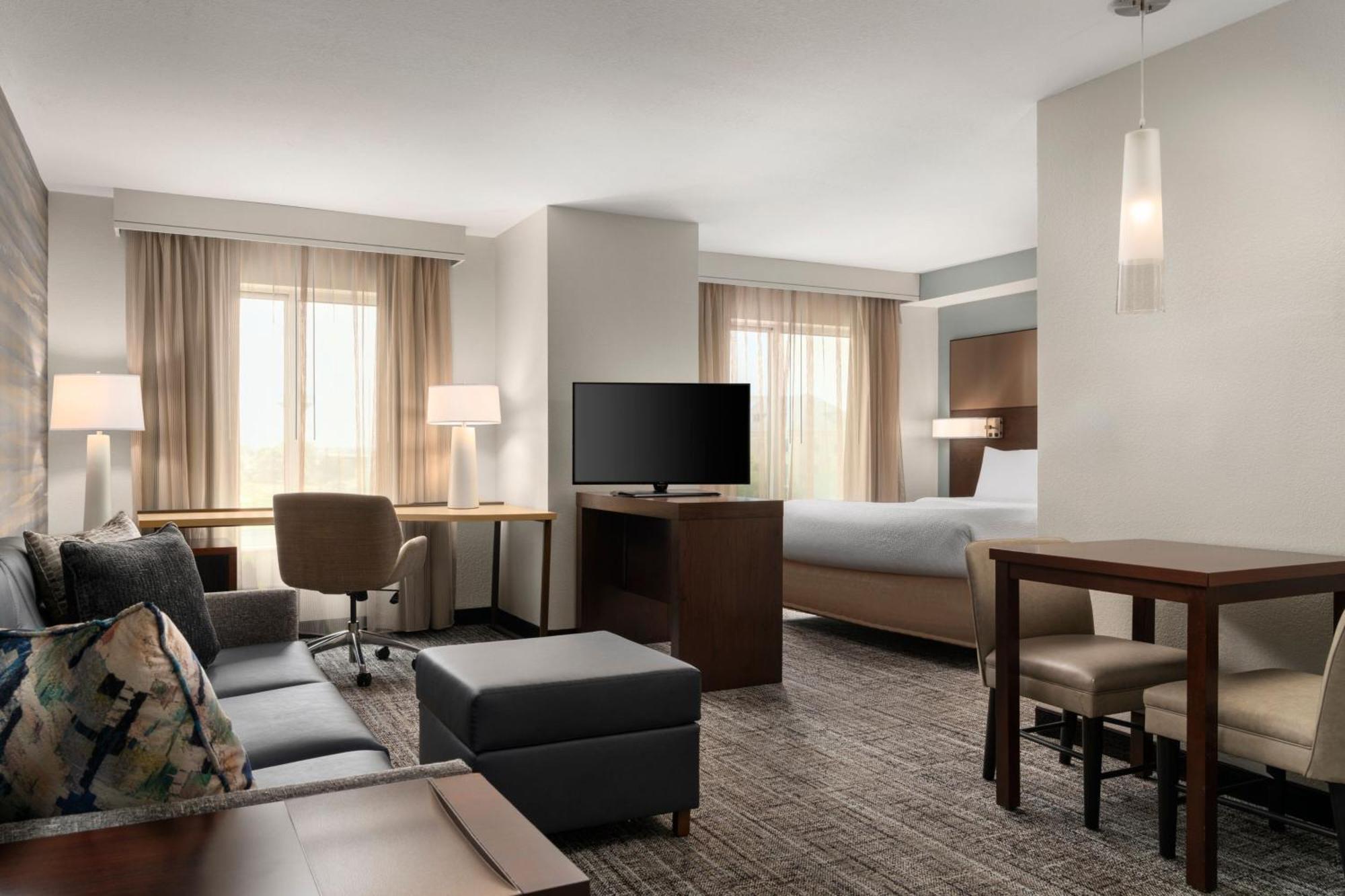 Hotel By Marriott Milwaukee West
