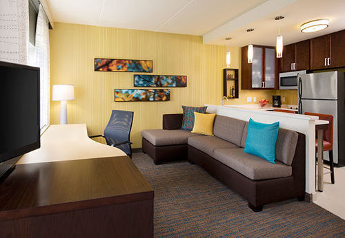 By Marriott Milwaukee West 3* Wauwatosa